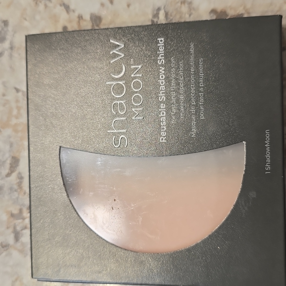 Eyeshadow sheild
